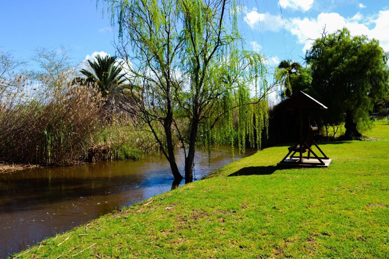 Riverside Guest Lodge Oudtshoorn Exterior photo