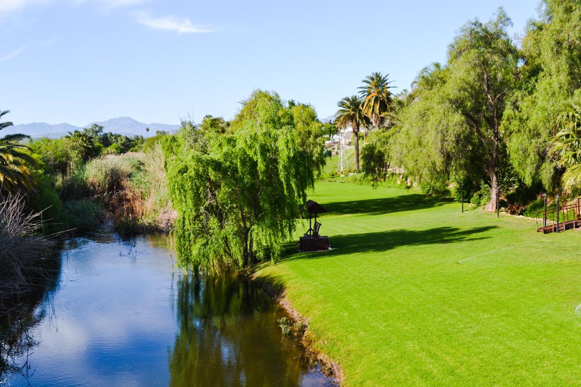 Riverside Guest Lodge Oudtshoorn Exterior photo