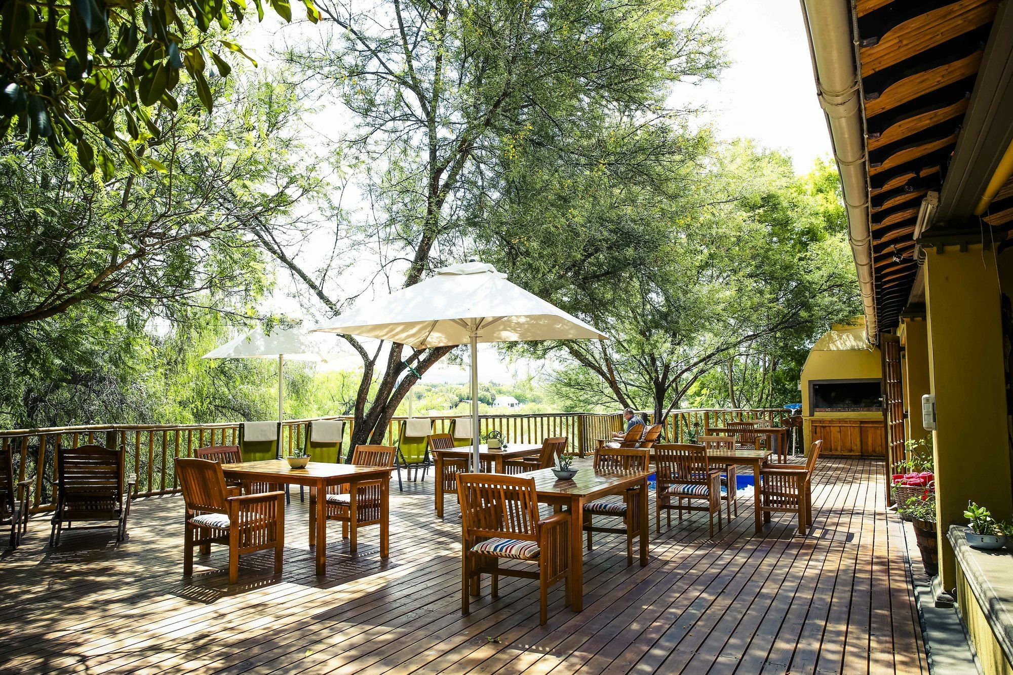 Riverside Guest Lodge Oudtshoorn Exterior photo